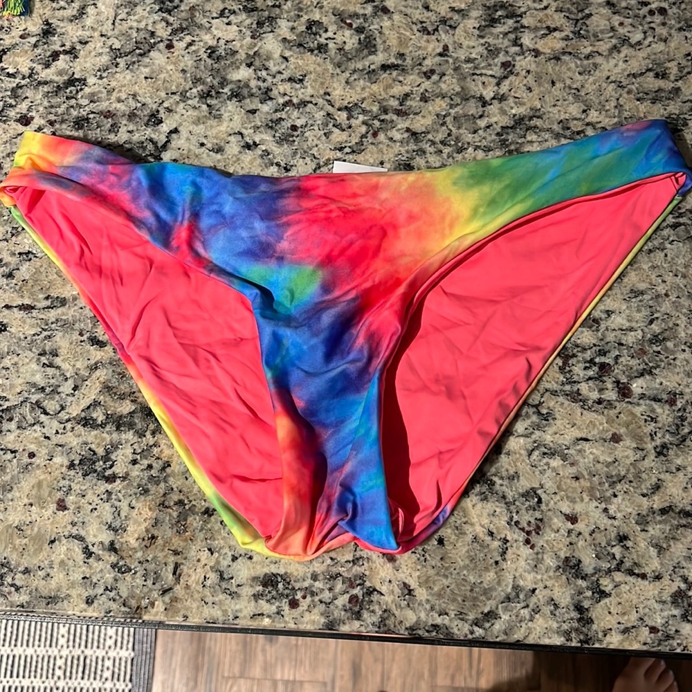 Never worn reversible botttom